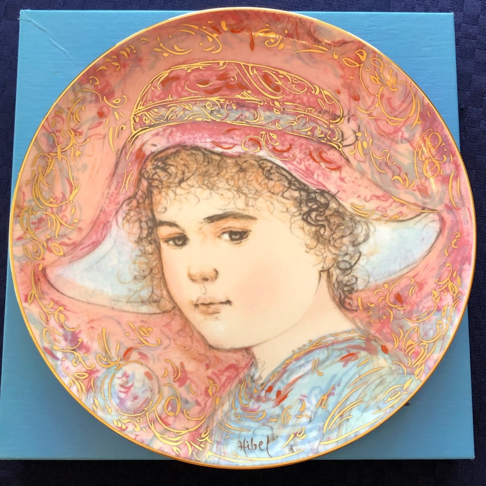 Hibel collectors plate. Giselle 1984